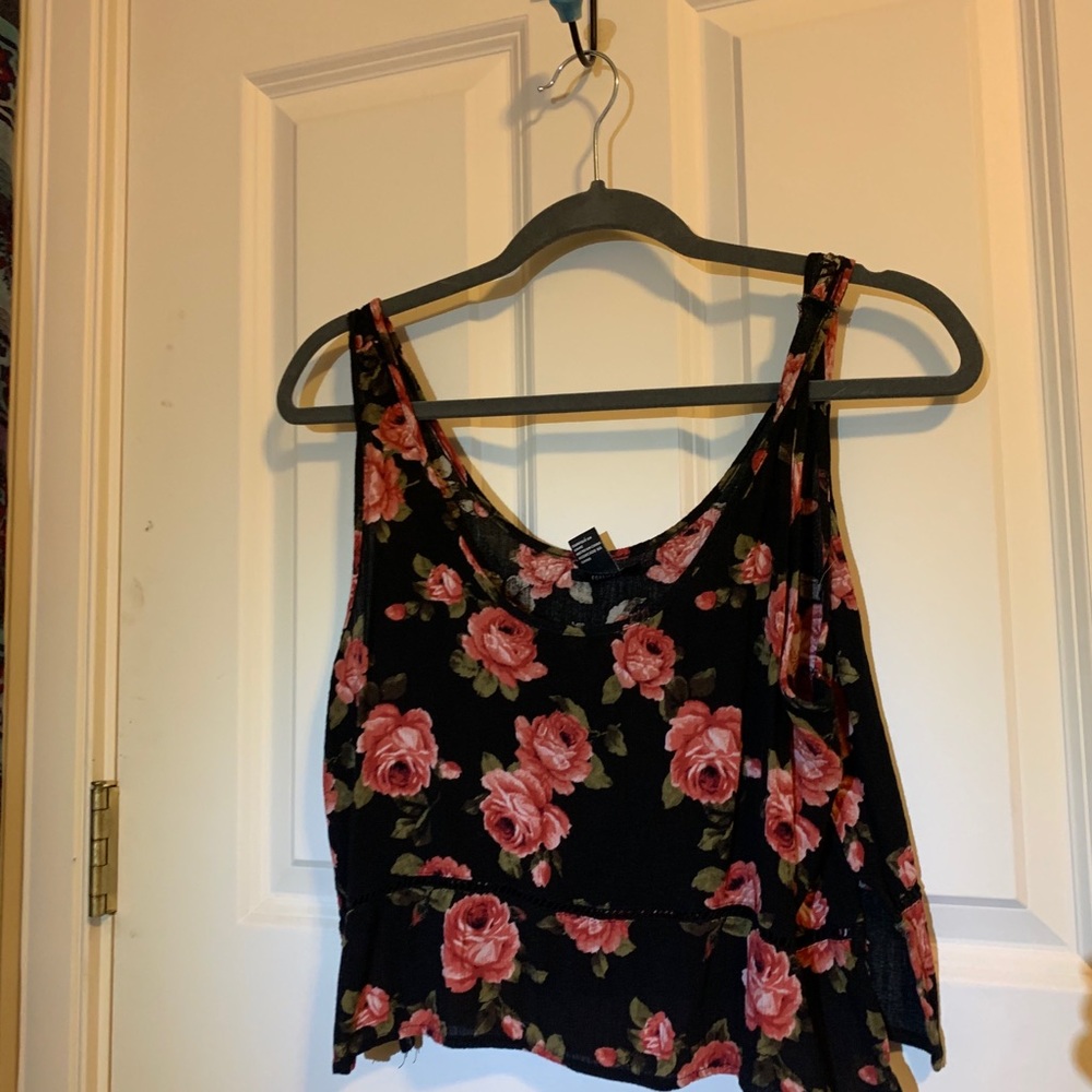 Flowy Flowered crop top!